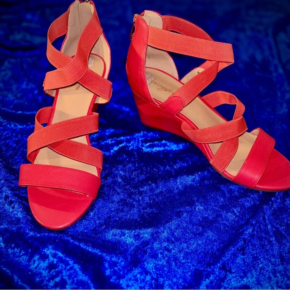 Liz Claiborne Rhodes Coral Strappy Wedge Sandle Women's Size. 8 1/2 M Pre-Owned - Picture 1 of 7